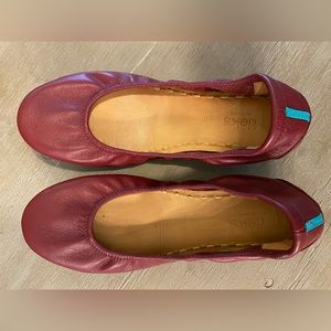 Gently used pair of burgundy tieks. Worn only once, no tears, scuffs or marks.